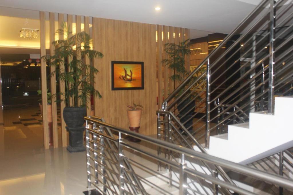 Prima Sr Hotel & Convention Yogyakarta Sleman  Ngoại thất bức ảnh