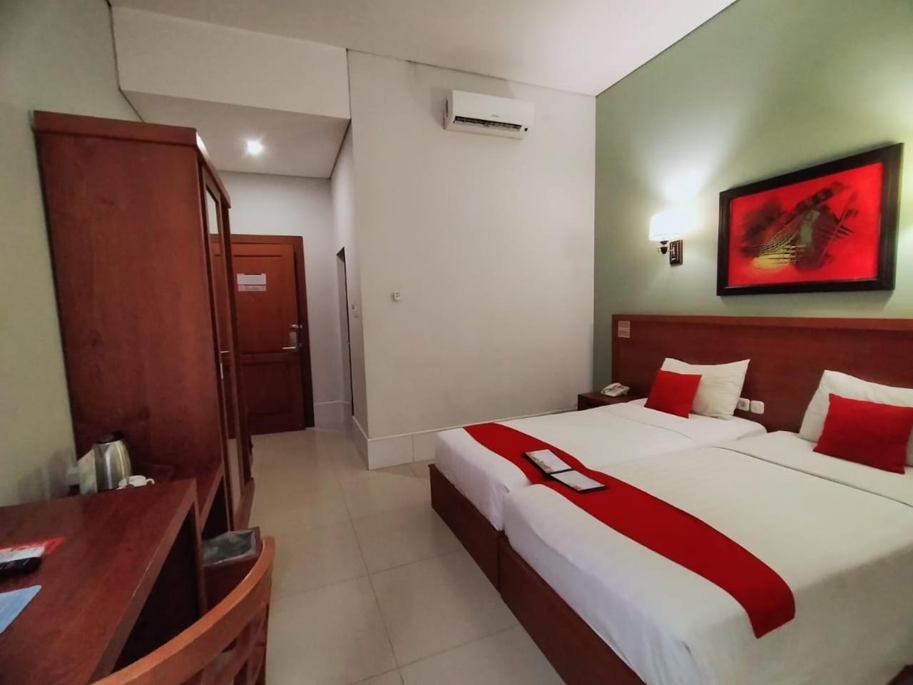 Prima Sr Hotel & Convention Yogyakarta Sleman  Ngoại thất bức ảnh