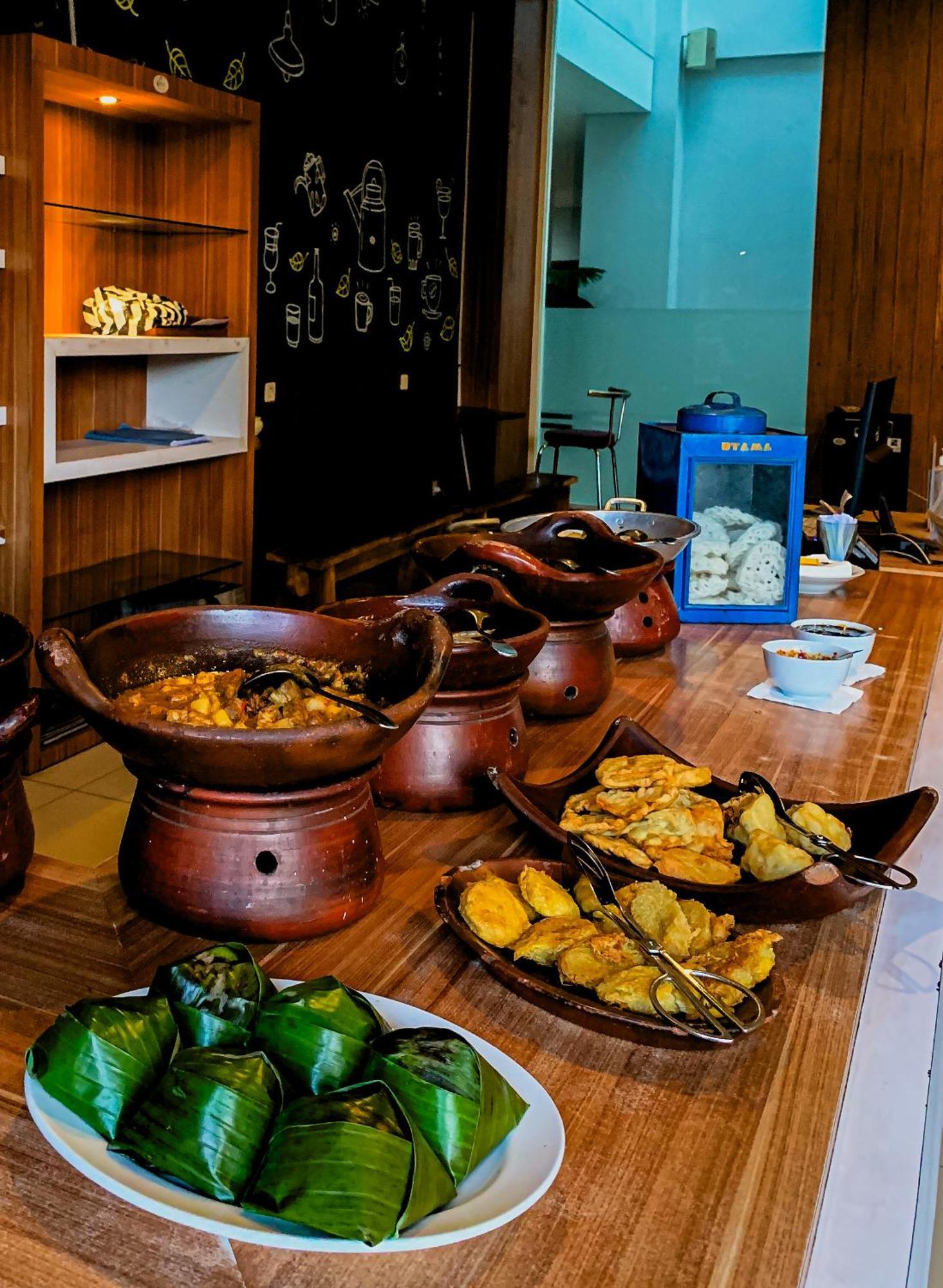 Prima Sr Hotel & Convention Yogyakarta Sleman  Ngoại thất bức ảnh