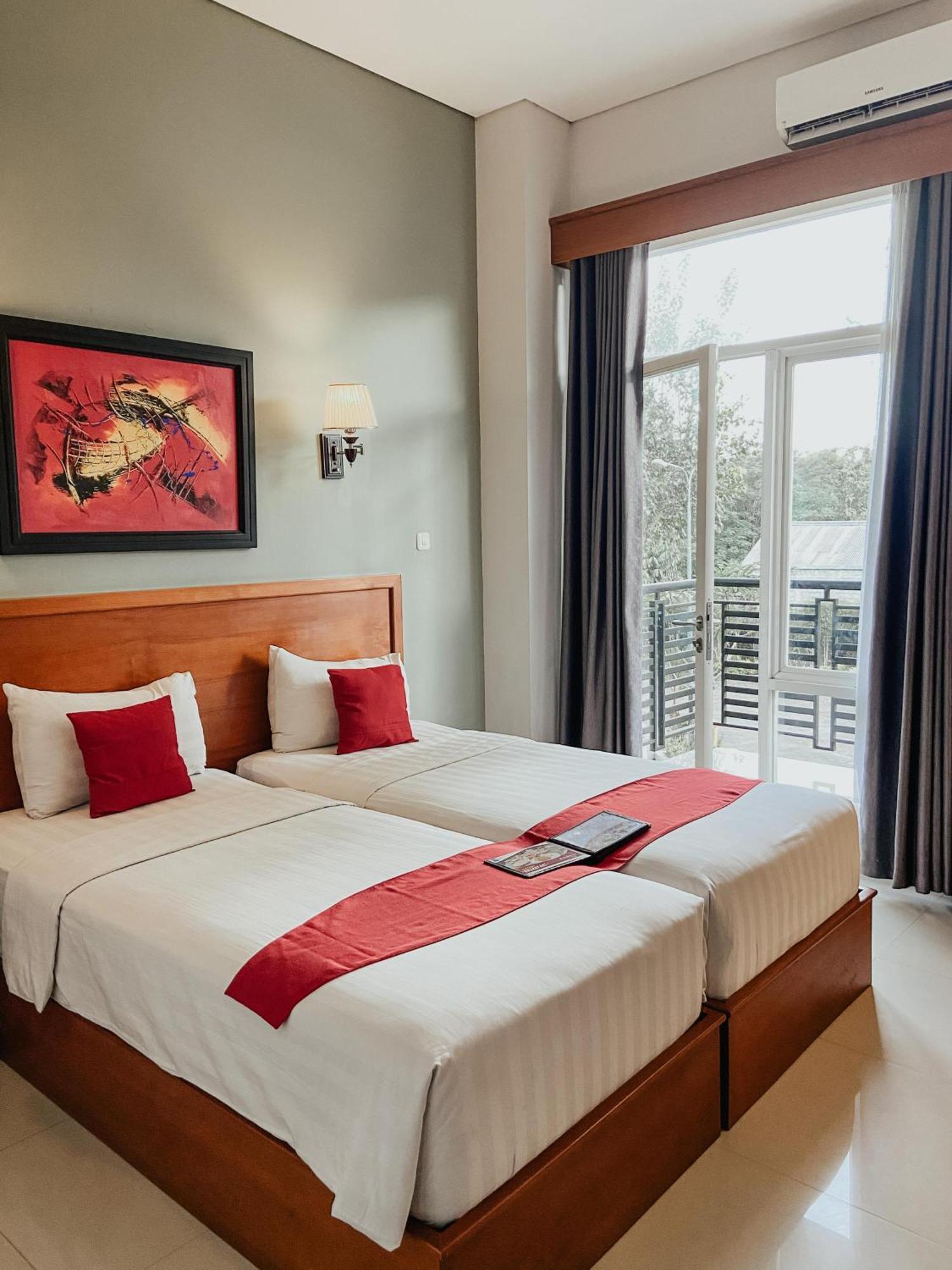 Prima Sr Hotel & Convention Yogyakarta Sleman  Ngoại thất bức ảnh