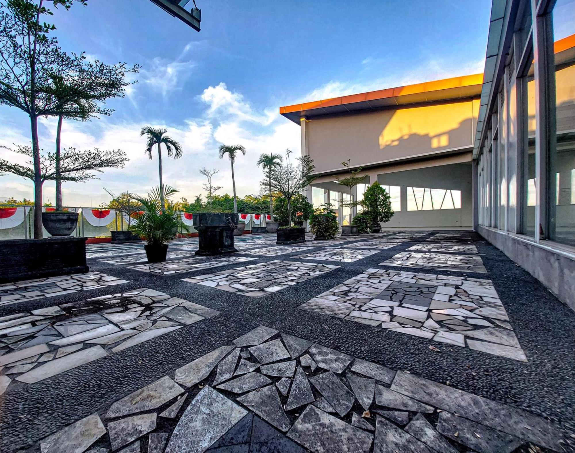 Prima Sr Hotel & Convention Yogyakarta Sleman  Ngoại thất bức ảnh