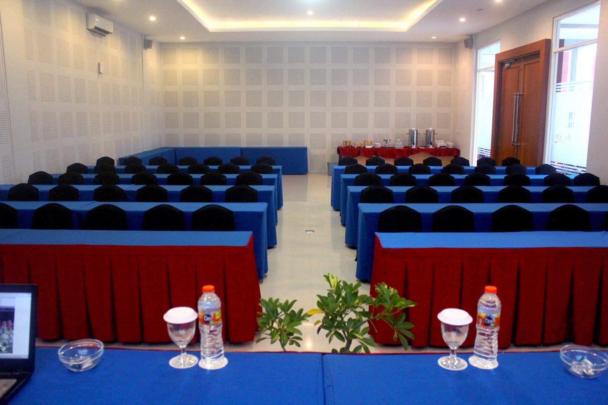 Prima Sr Hotel & Convention Yogyakarta Sleman  Ngoại thất bức ảnh