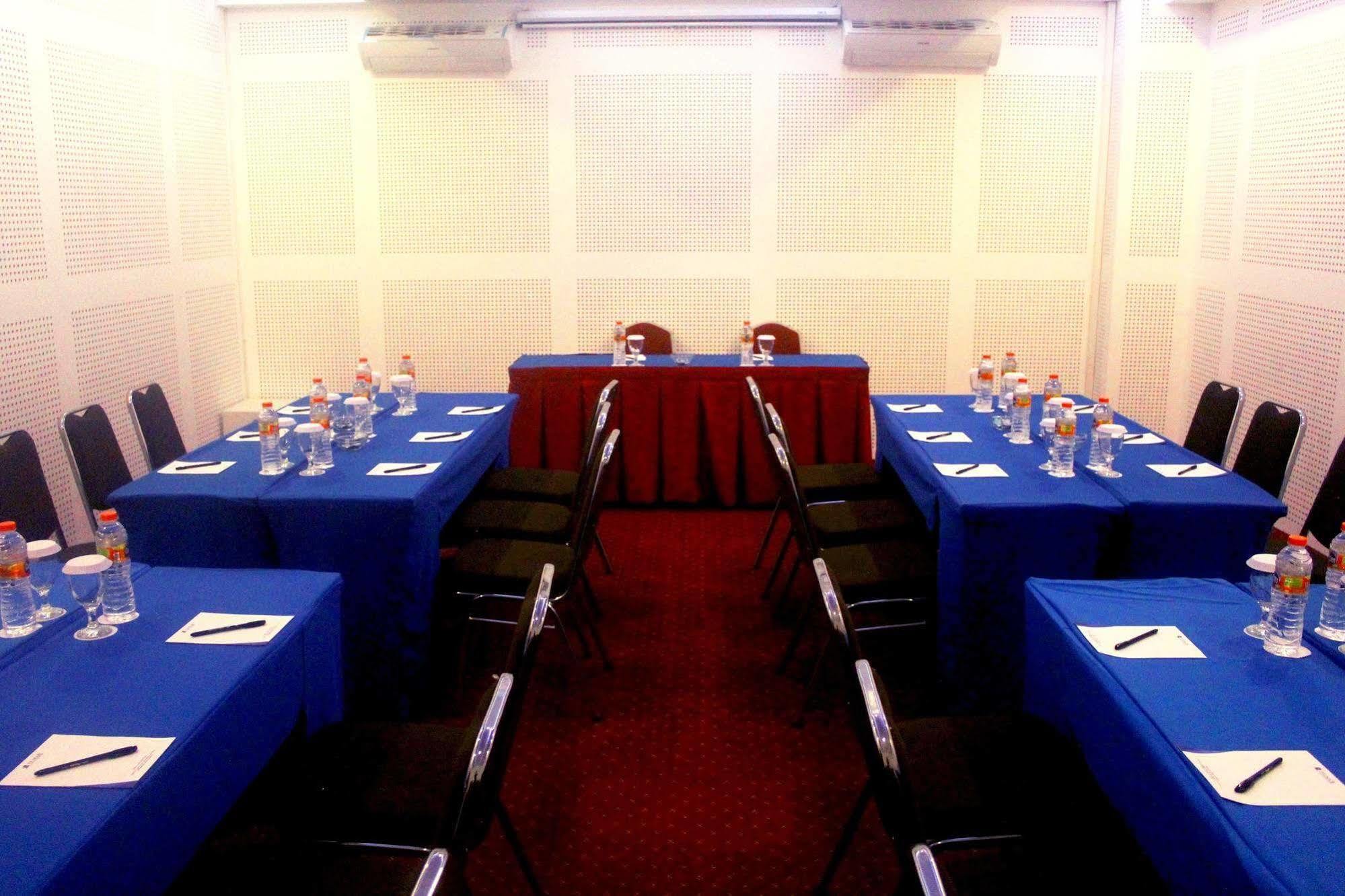 Prima Sr Hotel & Convention Yogyakarta Sleman  Ngoại thất bức ảnh